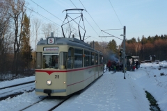 Um einen Planzug passieren zu lassen, setzte der Tw 215 auf das andere Gleis.