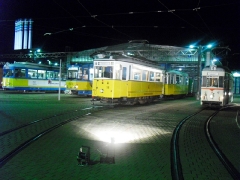 Betriebshof bei Nacht: Tw 442, Tw 306, hist. Zug 56-82-101,ATw 47, 30.09.2011 (C) Schneider