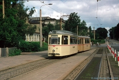 Triebwagen 43 mit Beiwagen 94 auf Linie 2 ebenfalls am Hauptbahnhof. (7. Juli 1974)