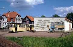 Triebwagen 212 mit Beiwagen 75 an der Endhaltestelle in Tabarz. (24. Juni 1990)