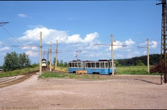 TW 301 wendet im Dreieck; TW 213 mit BW 79 fährt sofort ein. (24. Juni 1990)