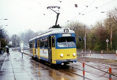Am Gothaer Bahnhof wartet der Triebwagen 442 auf seine nächste Fahrt nach Sundhausen. (April 2002)