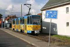 Triebwagen 301 aufgenommen in Sundhausen. Der Wagen bedient allerdings nicht die eigentliche Waldbahn (Linie 4), sondern Linie 1 zum Krankenhaus. (August 2004)