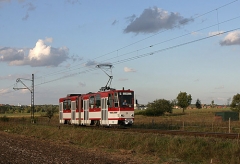 Triebwagen 311 zwischen Sundhausen und dem Boxberg. (September 2004)