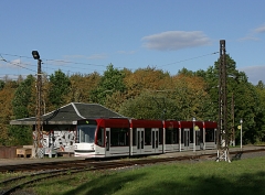 Triebwagen 636 (Combino) der EVAG an der Haltestelle Boxberg. (September 2004)