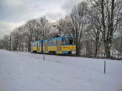 Triebwagen 302. Der KT4D hat soeben Tabarz verlassen. (28. Dezember 2004)