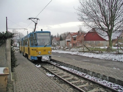 Triebwagen 302 an der Hst Wahlwinkel. (28. Dezember 2004)