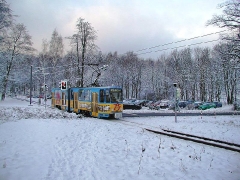 Triebwagen 306 bei Reinhardsbrunn. (28. Dezember 2004)