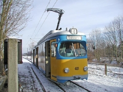 Triebwagen 401 an der Hst Schnepfenthal. (28. Dezember 2004)