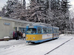 Triebwagen 442 an der Endhaltestelle Tabarz. (28. Dezember 2004)