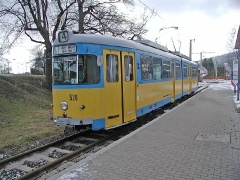Triebwagen 528 an der Hst. Waltershausen Bahnhof. (28. Dezember 2004)