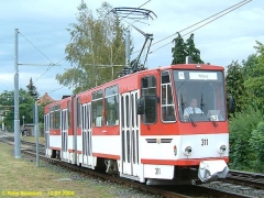 Triebwagen 311 gegenüber dem Betriebshof. (12.9.2004)