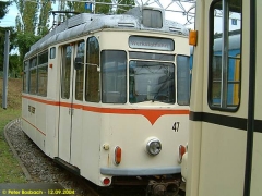 Triebwagen 47 direkt hinter TW 320. (12.9.2004)