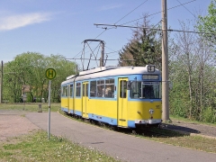 Am Gleisdreieck begegnet uns GT6 TW 592 (DUEWAG 1959), 1994 es BOGESTRA Bochum. Ein Jahr später wurde auch dieses Fahrzeug, welches damals den Anschluss nach Walterhausen darstellte, verschrottet.
