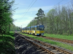 Kreuzung in der Haltestelle Boxberg, KT4D 303 nimmt Fahrt auf Richtung Gotha