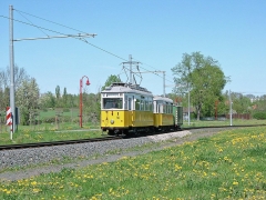 Der Traditionszug durchfährt die damals noch recht neue Wendeschleife am Krankenhaus