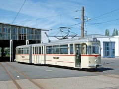 Der Gotha-Gelenktriebwagen G4 215, in Teil 1 noch im Linienbetrieb, jetzt als Museumszug
