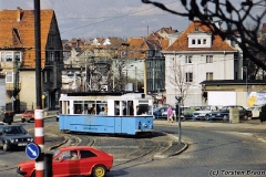 Triebwagen 38 unterwegs als Linie 2 biegt in die Huttenstraße ein. (zwischen 1991 und 1994)
