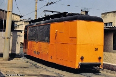 Ex - Gütertriebwagen 40 an der Wagenhalle. (zwischen 1991 und 1994)