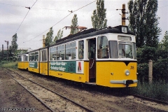 Triebwagen 216 neben der Wagenhalle. (zwischen 1991 und 1994)