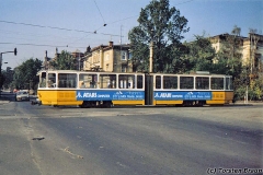 Triebwagen 304 überquert die Bebelstraße Richtung Hauptbahnhof. (Oktober 1991)