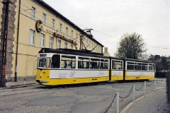 Triebwagen 215 vor dem Getriebewerk Gotha unterwegs zum Ostabhnhof. (zwischen 1991 und 1994) (c) Heiko Schiefelbein