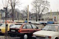 Triebwagen 302 schiebt einen defekten G4 am Myconiusplatz vorbei. (zwischen 1991 und 1994) (c) Heiko Schiefelbein