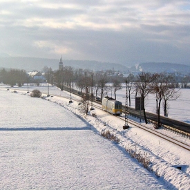 Triebwagen 412 vor der Ausweiche KM11. (29. Januar 2005)