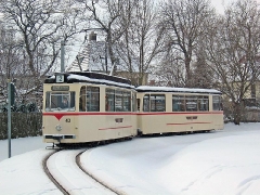 TW 43 rückt aus dem Betriebshof aus und durchfährt mit BW93 die Wendeschleife an der Wagenhalle. (29. Januar 2005)