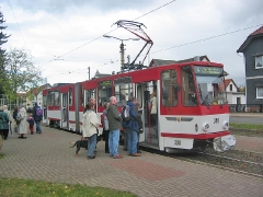 Triebwagen 308 an der Endhaltestelle Tabarz. (16. Oktober 2004)