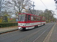 Triebwagen 309 in der Bahnhofstraße. (5. November 2005)