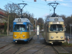 Triebwagen 320 und 412 am Hauptbahnhof. (5. November 2005)