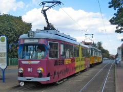 Triebwagen 396 zusammen mit dem Traditionszug 56-82-101 an der Haltestelle Wagenhalle. (12. September 2004)