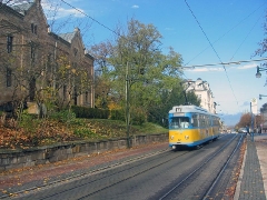 Triebwagen 412 in der Bahnhofstraße. (5. Dezember 2005)