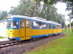 Triebwagen 592 an der Haltestelle Waltershausen Bahnhof. (24. Juli 2004)