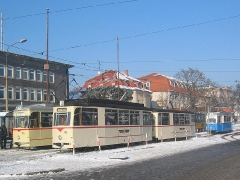 Fotosonderfahrt 01/2006. TW 39 und Tw 215 zusammen mit Tw 43/BW 93 vor dem Bahnhof (28. Januar 2006)