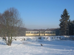 Fotosonderfahrt 01/2006. TW 215 vor der Marienglashöhle. (28. Januar 2006)