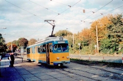 Triebwagen 401 am Hauptbahnhof. (14.10.2002)