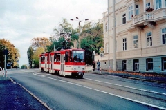 Triebwagen 308 in der Friedrichstraße. (14.10.2002)