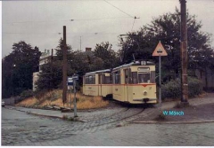 Triebwagen 37 verlässt die Wendeschleife. (Sommer 1990)