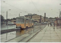 Triebwagen 306 vor dem Hauptbahnhof. (Sommer 1990)