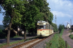 Es folgen einige Aufnahmen vom Juni 1990. Zunächst Waldbahnzug 212+73 kurz vor Erreichen der Wendeschleife in Tabarz.