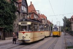 Begegnung der Zweiachserzüge 35-78 sowie 43-93 in der Ausweichstelle Reuterstrasse. (Juni 1990)