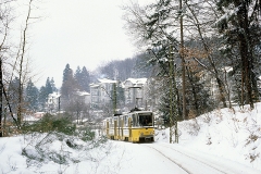 Tw 305 auf dem Weg nach Tabarz. (Februar 1991)