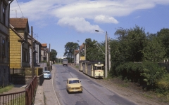 Tw 216 mit Beiwagen an der Bahnunterführung Sundhausen am 17.07.1987 .
