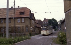 Sundhausen Verstärker nach Boxberg in Sundhausen am 12.07.1987 . Das gelbe Schild mit dem grünen Dreieck zeigt dem Fahrer einer entgegen