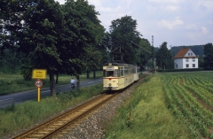 Gotha-Zug mit Tw 206 hat die Haltestelle Leina Richtung Tabarz verlassen. (12.07.1987)