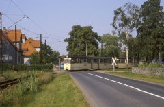 Ein Gotha-Zug mit Tw 212 verlässt die Haltestelle Wahlwinkel Richtung Tabarz. Heute ist der Bahnübergang mit einer Signalanlage gesichert. (14.07.1987)