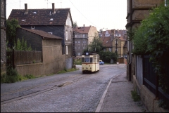 An einem Juli-Abend ist Gotha-Tw 46 auf dem Weg zum Ostbahnhof.