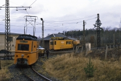 Am 04.01.1988 trafen wir am Boxberg auf diese illustre Arbeitswagen-Ansammlung. Sie warteten auf den nächsten Planzug, um danach in den